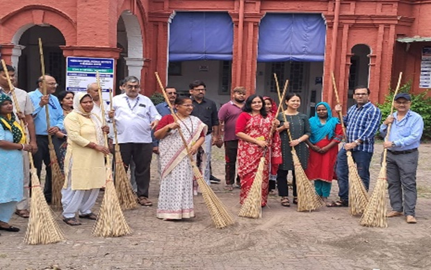 Massive Cleanliness Drive held at Meena Devi Jindal Medical Institute & Research Centre, 18 Sham Nath Marg, Delhi held on 1st October, 2023 on the eve of Mahatma Gandhi Birthday during Swachhata Hi Seva (SHS) 2023 campaign.(For more photo's see Photo Gallery)