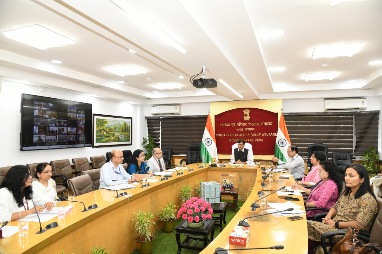 Ahead of the monsoon season, Union Health Minister Dr 
Mansukhmandviya virtually reviewed preparedness of States for prevention and control of vector-borne diseases such as Malaria, Dengue, Chikungunya, Kala-azar, and JE. Health Ministers from 22 States joined the review meeting virtually. 
Pr. Secy (Health) and MD, NHM were also present in the meeting - 30th June 2023