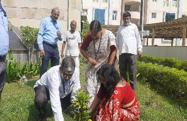 Massive Cleanliness Drive held at Meena Devi Jindal Medical Institute & Research Centre, 18 Sham Nath Marg, Delhi held on 1st October, 2023 on the eve of Mahatma Gandhi Birthday during Swachhata Hi Seva (SHS) 2023 campaign.8
